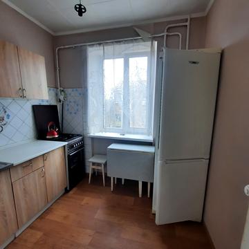 Салютна вул., 18/16