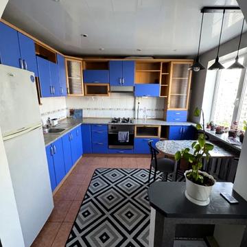 Героїв просп., 11