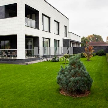 Центральна вул.