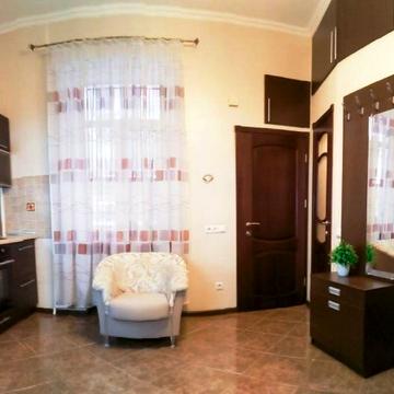 Всеволода Змієнка вул., 33