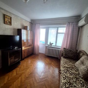 Героїв Космосу вул., 1