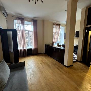 Музейний пров., 8-Б