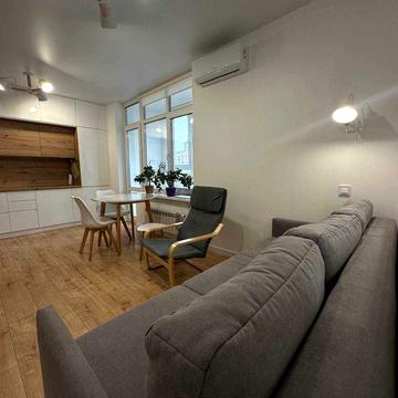 Драгоманова вул., 10