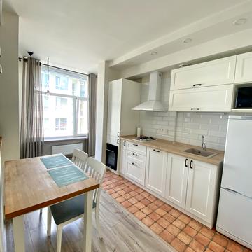 Павла Лі пров. (Московський), 2-Б