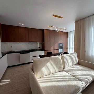 Степана Бандери вул., (Будинок 4)