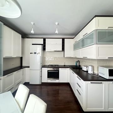 Анатолія Бортняка вул., 4