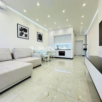 Набережна Перемоги вул., (Sun Tower)