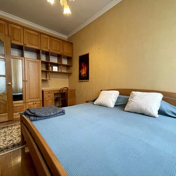 Авіаконструктора Антонова вул., 2/32 к2