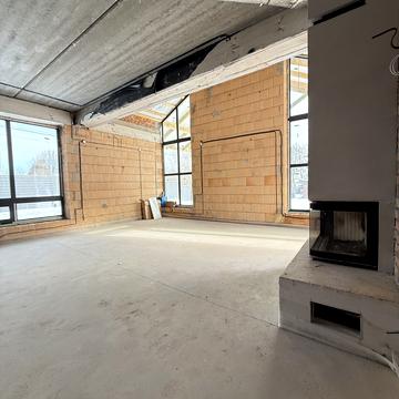 Центральна, 1