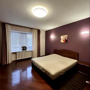 Анни Ахматової вул., 31