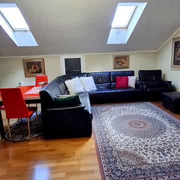 Української Перемоги вул., 25