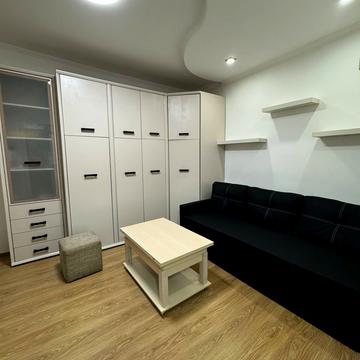 Щекавицька вул., 8