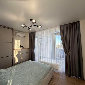 Академіка Заболотного вул., 1-Б