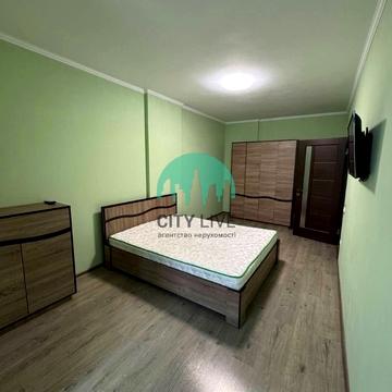 Євгена Коновальця вул., 7в