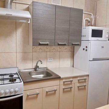 Станційна вул., 12