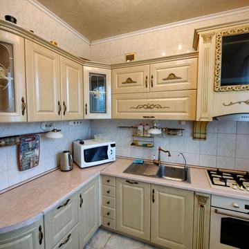 Єреванська вул., 7