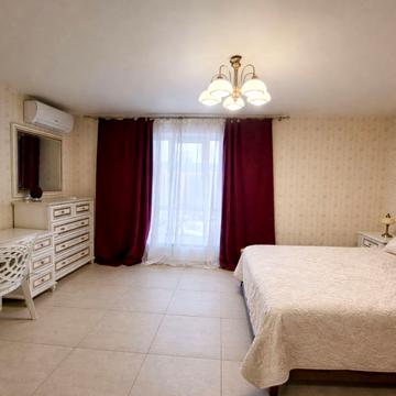 Набережна Перемоги вул., 42