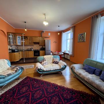 Почайнинська вул., 23