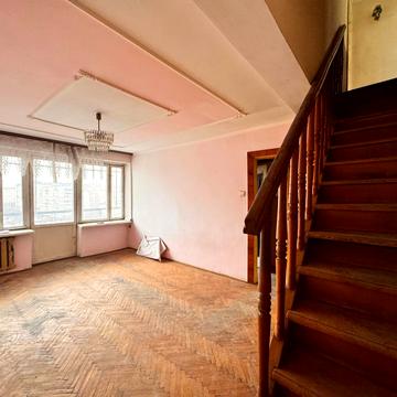 Тролейбусна вул., 12