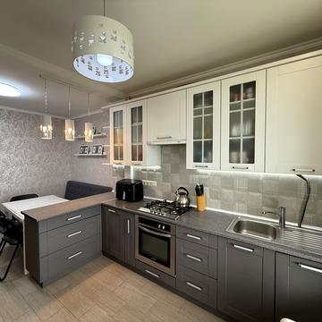 Двірська вул., 5