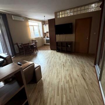 Героїв Крут вул. (Фурманова), 1