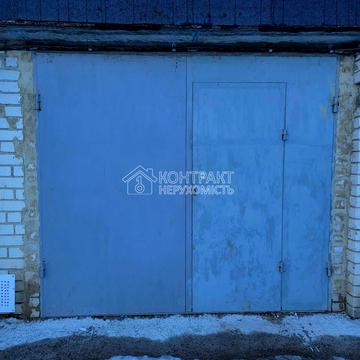 Олімпійська вул., 10