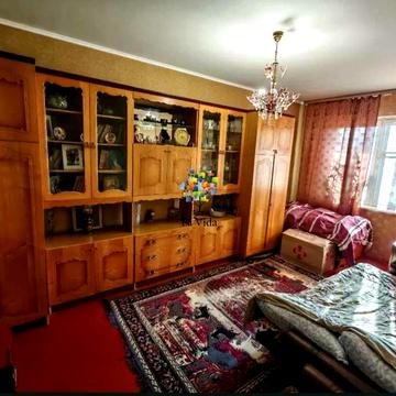 Анни Ахматової вул., 17