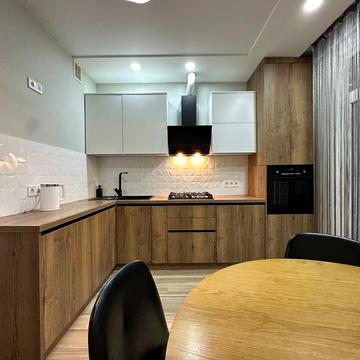 Угорська вул., 14є