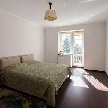 Володимира Вернадського вул., 42