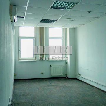 Героїв Космосу вул., 1