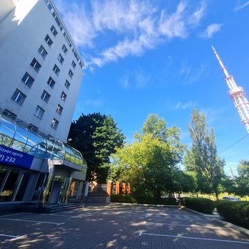 Ґарета Джонса вул. (Сімї Хохлових), 15