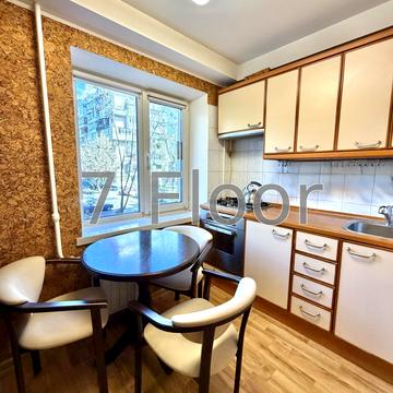 Полярна вул., 11