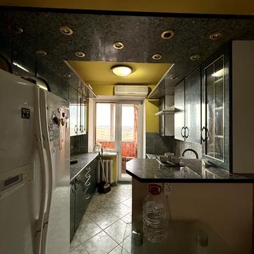 Пасічна вул., 81