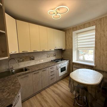 Івана Миколайчука вул., 18