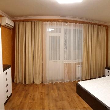 Дніпровська набережна вул., 19