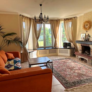 Квітнева вул., 9