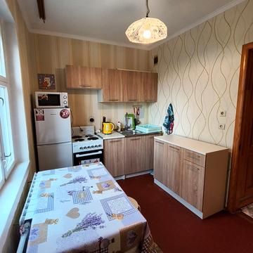 Ревуцького вул., 7