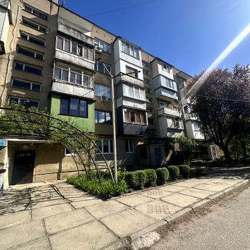 Михайла Грушевського вул., 35