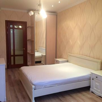 Грецька пл., 1а