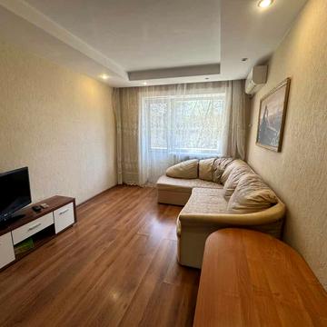 Дмитра Яворницького просп. (Карла Маркса), 4