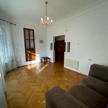 Івана Мазепи вул. (Січневого Повстання), 3