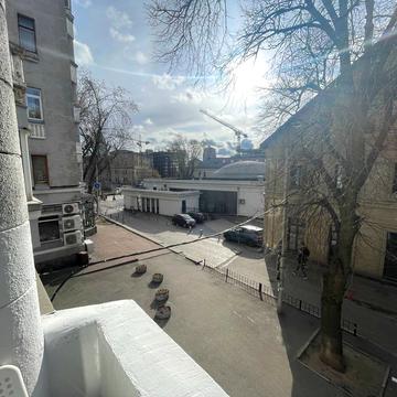 Івана Мазепи вул. (Січневого Повстання), 3