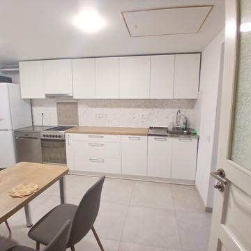 Сонячна вул., 14