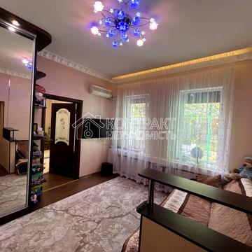 Семінарська вул. (Володарського), 8