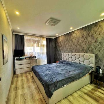 Володимира Бизова вул. (Якіра), 3