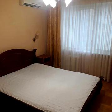 Академіка Філатова вул., 1/22