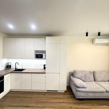 Європейського Союзу просп. (Правди), 41-Е