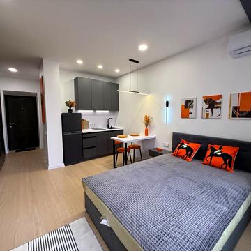 Героїв Небесної Сотні просп., (Будинок 20/10)