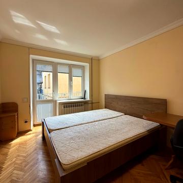 Володимира Антоновича вул. (), 121