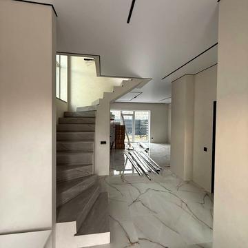 Центральна вул.